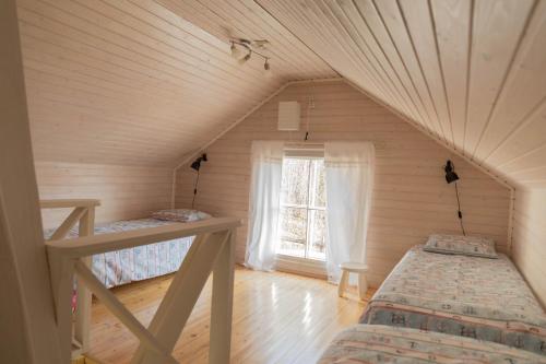 เตียงในห้องที่ Villa Jukola
