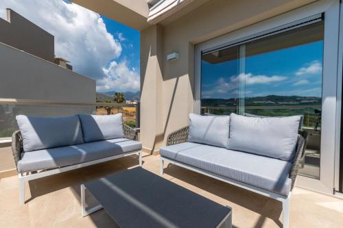 En sittgrupp på New Luxury 3BR stunning views in La Cala Golf