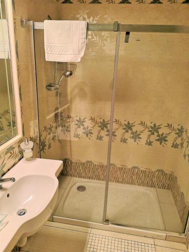 a bathroom with a shower and a sink at B&B Acireale - Il Cavalluccio Marino Fronte Mare in Acireale