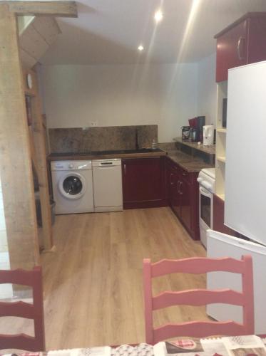 Dapur atau dapur kecil di Gites at Le Prielle