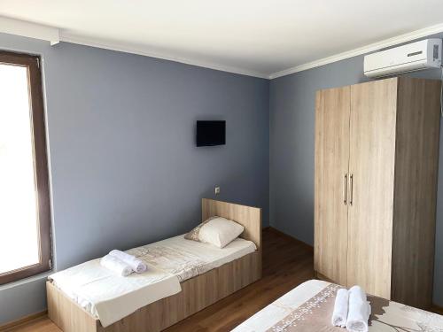 Ένα ή περισσότερα κρεβάτια σε δωμάτιο στο Hotel Charli