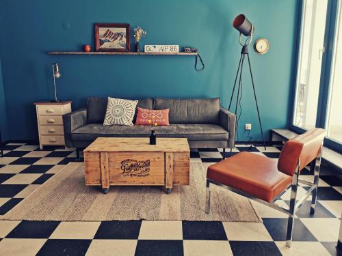 a living room with a couch and a coffee table at Backpackers Luzern in Luzern