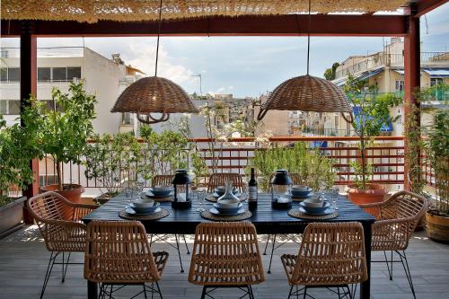 Upscale Studio With Amazing Lush Terrace, Atena, Grecia