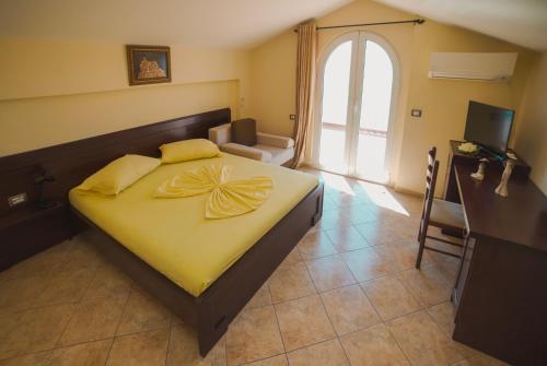 Кровать или кровати в номере Hotel Serxho