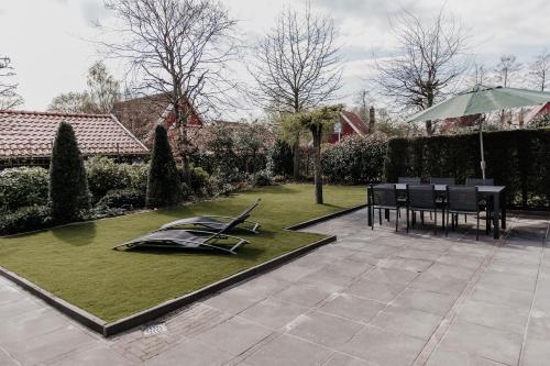 Κήπος έξω από το Vakantiehuis 6 personen in de Achterhoek met sauna
