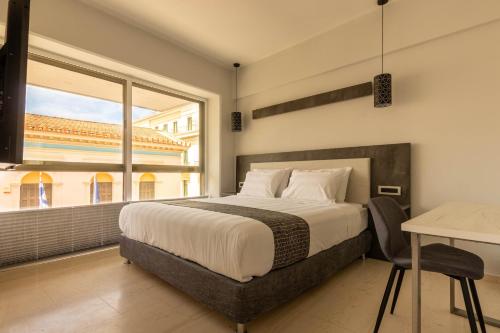 เตียงในห้องที่ BOUTiE Premium, a KalamataStay Property