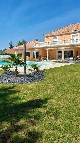 Gallery image of VILLA DES CHENES-Adult only in Saint-Doulchard