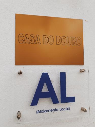 a sign that reads casa do mundino on a wall at Casa do Douro in Alijó