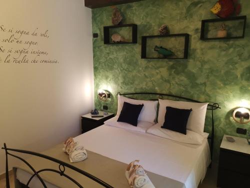 Łóżko lub łóżka w pokoju w obiekcie B&B Medusa House Gallipoli