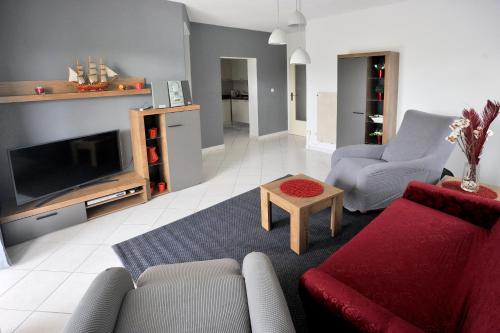 Family Apartment Vinja - privat garden - whirlpool
