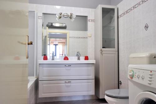 Family Apartment Vinja - privat garden - whirlpool