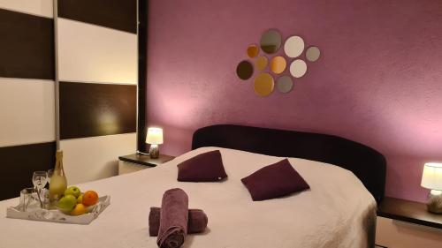 Postel nebo postele na pokoji v ubytování Villa Bubica- cozy holiday home in rural area with pool