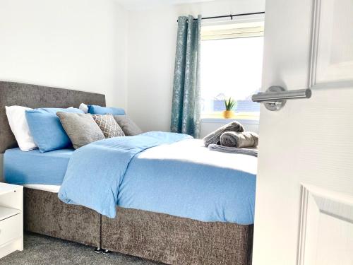 Ένα ή περισσότερα κρεβάτια σε δωμάτιο στο Serviced Accommodation Moray Holyrood