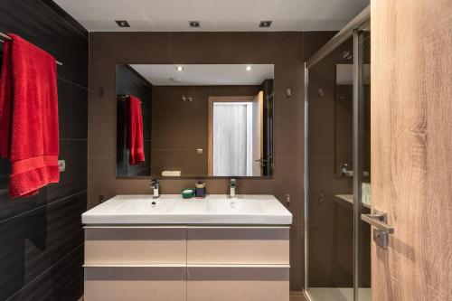 Ett badrum på 3BR Luxury Frontline Golf Elegant Corner apartment