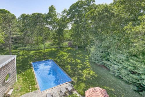 O vedere a piscinei de la sau din apropiere de The Great Escape - Hamptons Serene Family Favorite