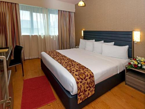 Central Paris Hotel, Baniyas Square