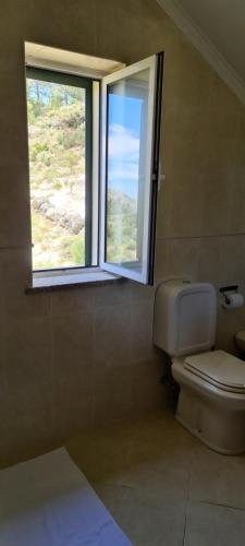 Ένα μπάνιο στο Casa na Serra, Sabugueiro