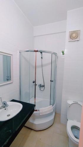 a bathroom with a shower and a toilet and a sink at Yen Nhi Hotel Ninh Binh in Ninh Binh