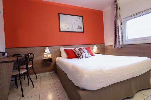 a hotel room with a bed and a table and a desk at ACE Hôtel Travel Athée sur Cher in Athée-sur-Cher