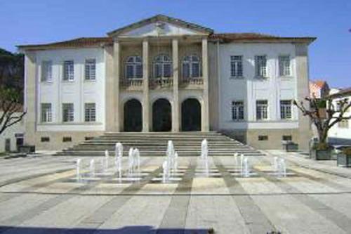 a large building with a fountain in front of it at Casa Rustica in Arganil