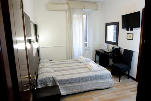 Una cama o camas en una habitación de GH Colosseum