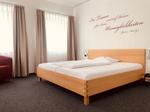 Un pat sau paturi într-o cameră la Energiehotel Kultiviert