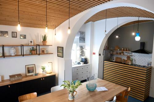 a dining room with a table and a kitchen at Curù in Castellammare del Golfo