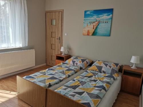 a bed in a living room with a bed sidx sidx sidx at Robtom in Ostrowo