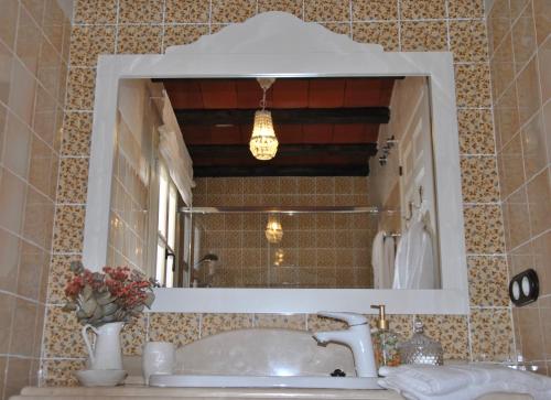Ένα μπάνιο στο Suites La Posada De Pilar