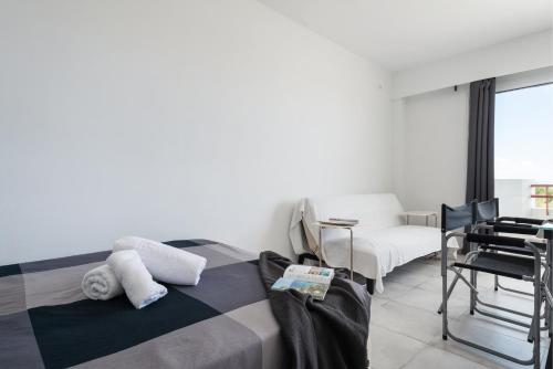 Llit o llits en una habitació de Nice Studio in Siesta 2 in Puerto Alcudia 7