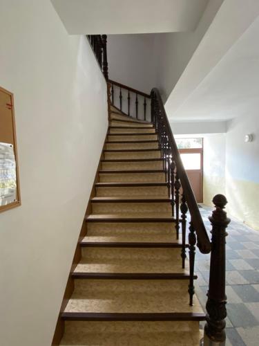 a staircase in a house with wooden steps at Ferienwohnung H&M Immobilien Alsleben 1 in Alsleben