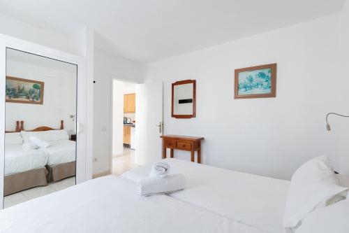 Gallery image of HomeForGuest Apartamento 13 con terraza y piscina en Corralejo in Corralejo