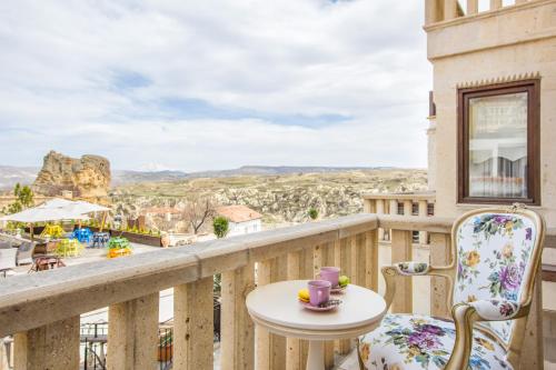 Un balcón o terraza de Cappadocia Minia Cave Hotel