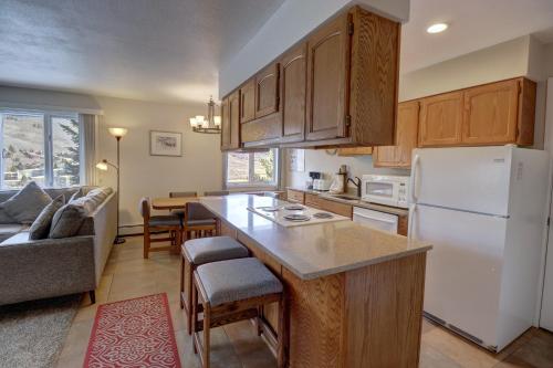 CC19 Chateau Claire condo – Photos 4