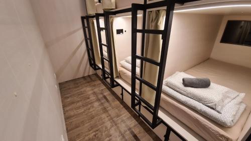 Postel nebo postele na pokoji v ubytování Cabin HOSTEL