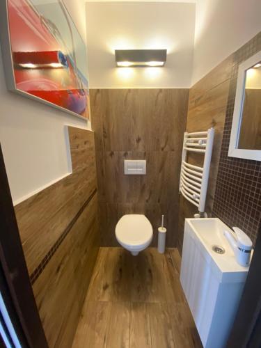 Kúpeľňa v ubytovaní Apartament Zdrój Lądek