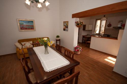 Η κουζίνα ή μικρή κουζίνα στο Vacanze Maria Stella