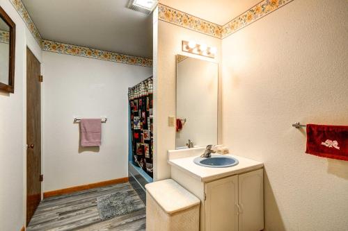 Photo de la galerie de l'établissement Cody Apartment with Panoramic Mountain Vistas!, à Cody