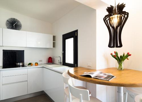 Η κουζίνα ή μικρή κουζίνα στο WLofts 11, 12 & 14 by Klodge