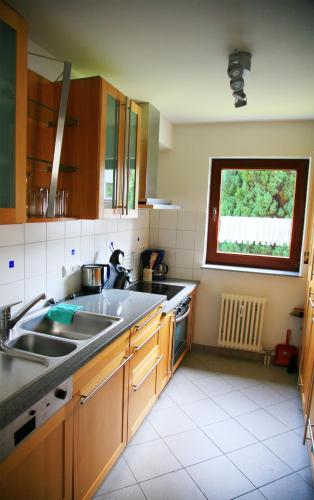 a kitchen with a sink and a window at Immenstaad: Große Ferienwohnung in Immenstaad am Bodensee