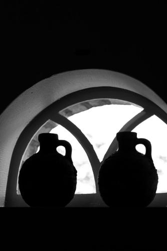 two vases sitting on a window sill at Bed & Breakfast De Schoppe in Winterswijk