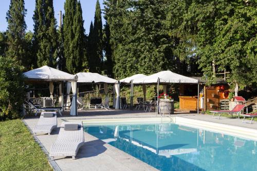 Agriturismo La Topaiaの敷地内または近くにあるプール