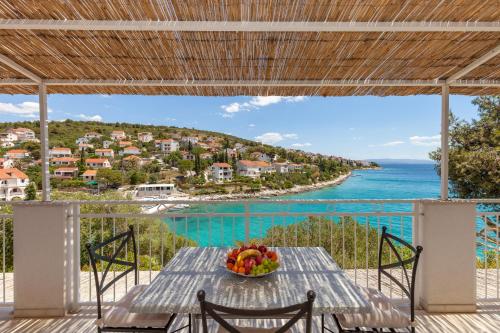 Mavarstica Villa Sleeps 14 with Air Con and WiFi, Centola, Croatia