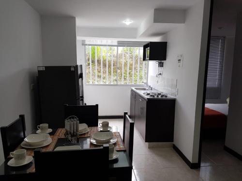 Η κουζίνα ή μικρή κουζίνα στο 3' del Parque del Café Apto y Piscina