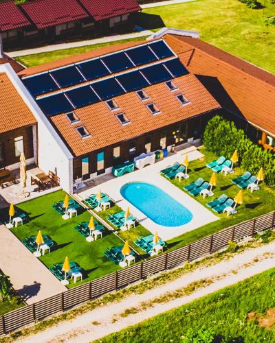an overhead view of a resort with a swimming pool at Casa Dinainte SPA Resort in Sălicea
