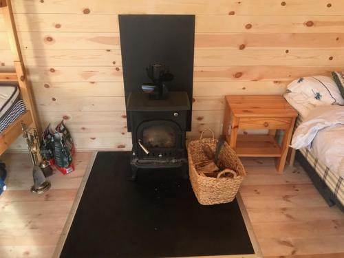 a room with a wood stove in a bedroom at Stuga 2 Roma in Romakloster