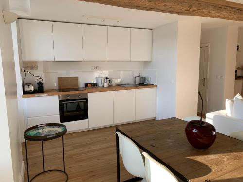 Appartement d'architecte vue portにあるキッチンまたは簡易キッチン