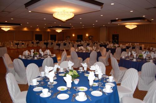 Rodeway Inn & Suites East Windsorにあるレストランまたは飲食店