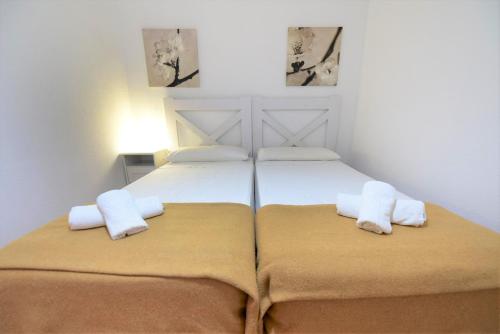 A bed or beds in a room at Fuerteventura Sol Deluxe Villas