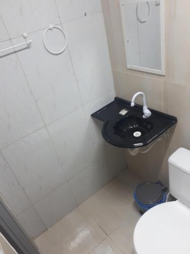 Ein Badezimmer in der Unterkunft Pousada Pingo do Meio Dia